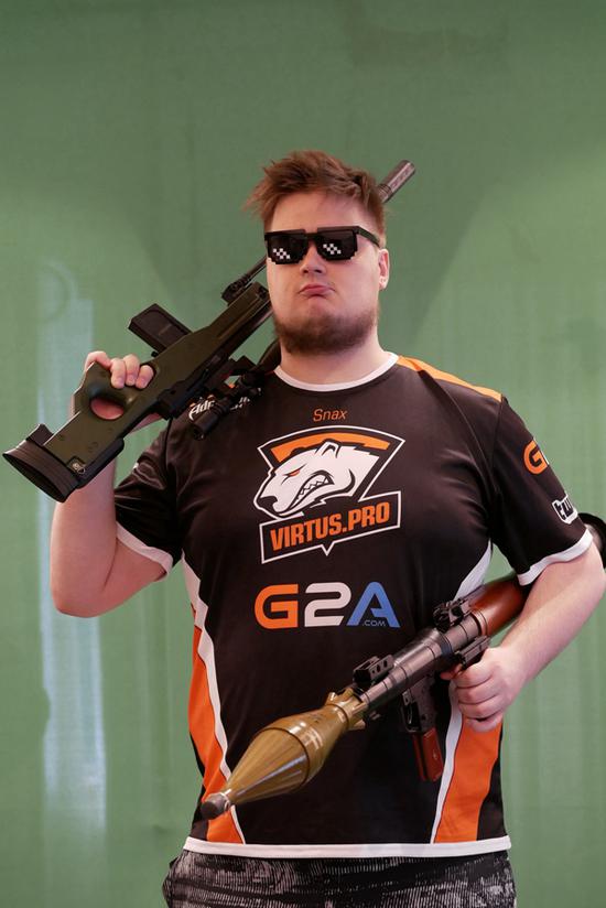 轮的两位主 轮的两位主