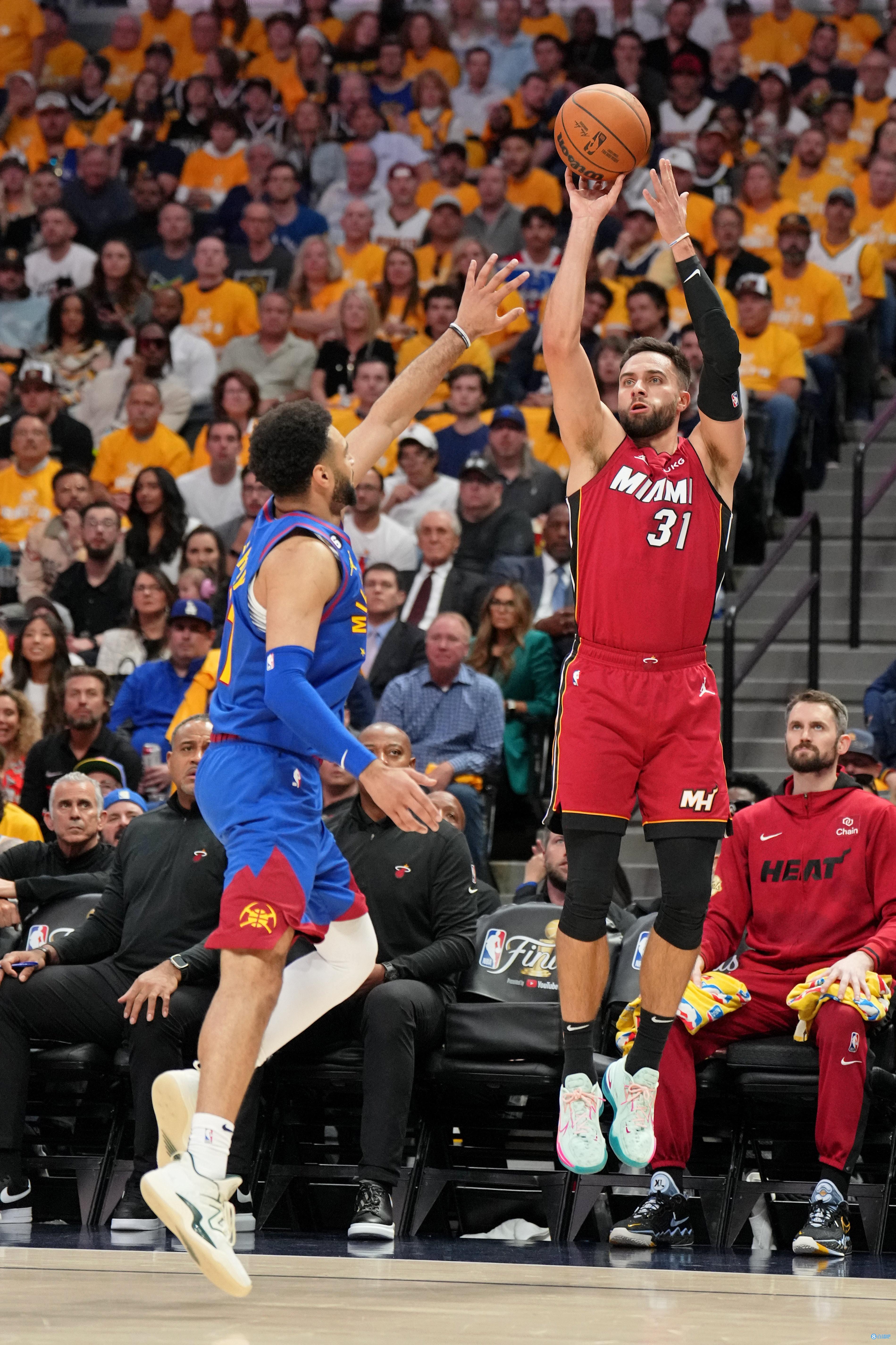 海中脱颖而 海中脱颖而